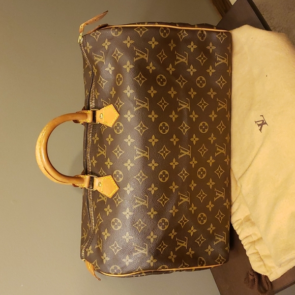 Louis Vuitton Handbags - Louis vuitton speedy 40